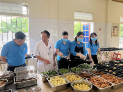 Công đoàn Trang web đánh lô đề online uy tín
 tổ chức "Bữa cơm Công đoàn - Chan hoà yêu thương"